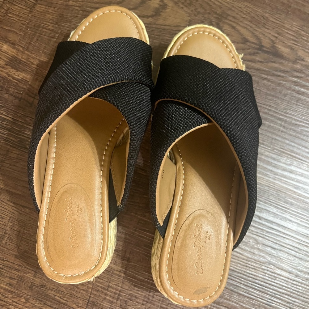 Black platform sandals